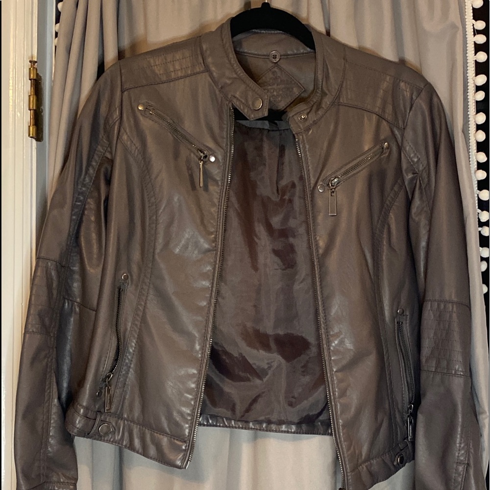 NWOT fits true to size